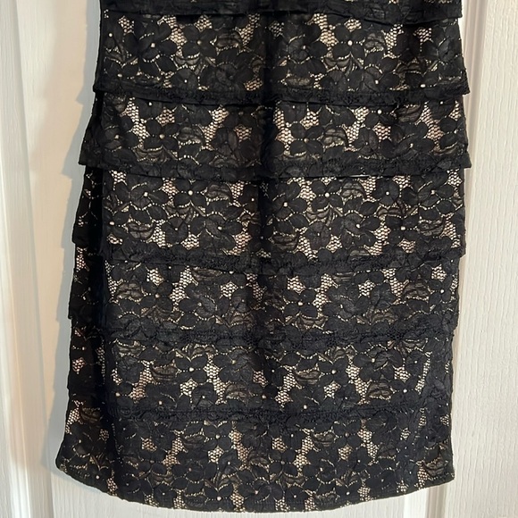 Tan & Black lace dress Vneck formal or semi formal size large - Picture 6 of 12